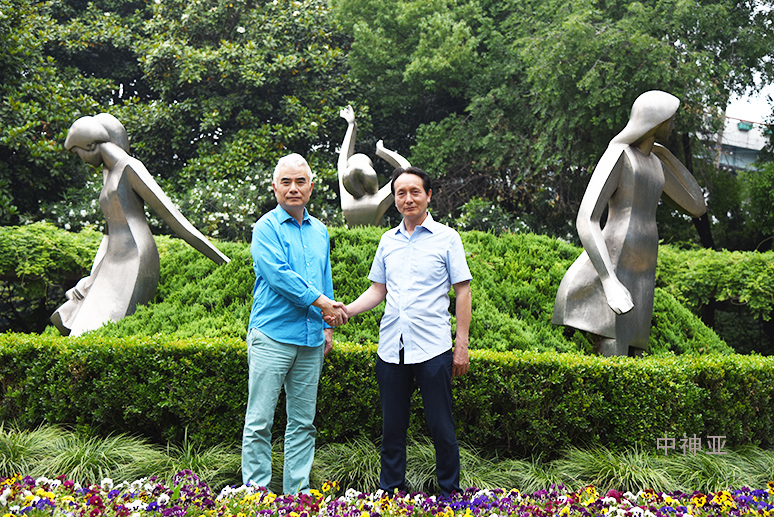 嬉水少女1.jpg 嬉水少女1.jpg