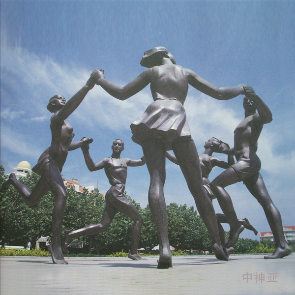 《舞》高3.5m 鍛銅 設計：王偉、于凡、王未 2002年 位于山東煙臺福山區